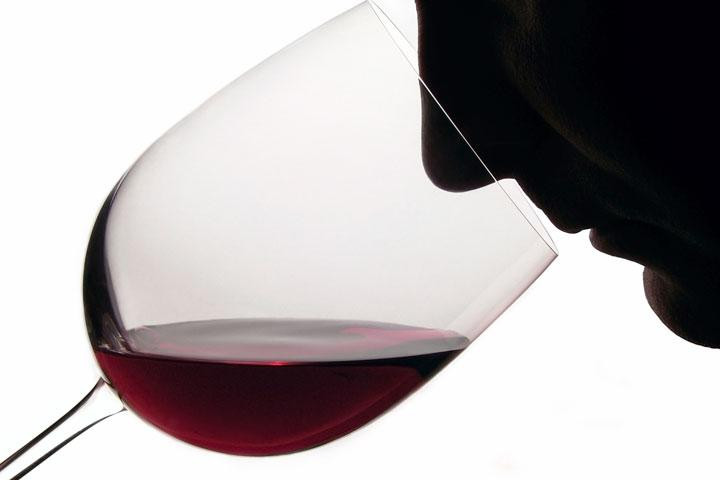 18 liter vin fordelt på 12 liter rødvin og 6 liter hvidvin fra Rioja-regionen i Spanien3 