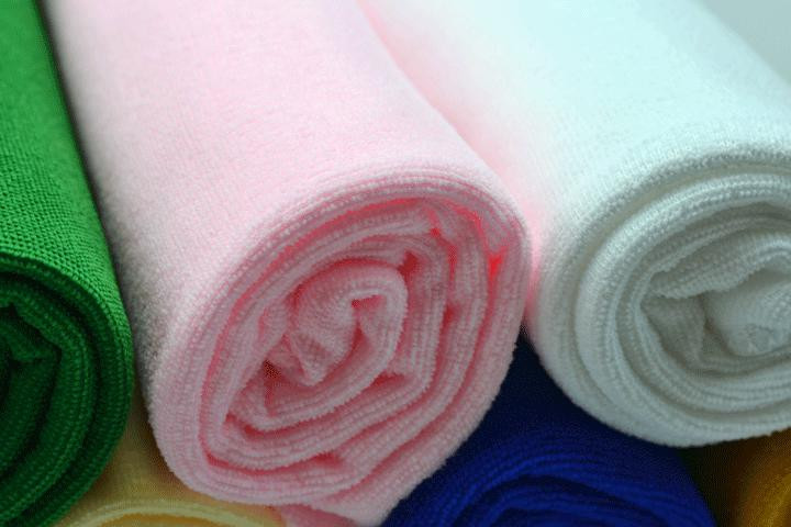 Lækre og lette mikrofiber-håndklæder, der tørrer dobbelt så hurtigt som almindelige håndklæder!3 
