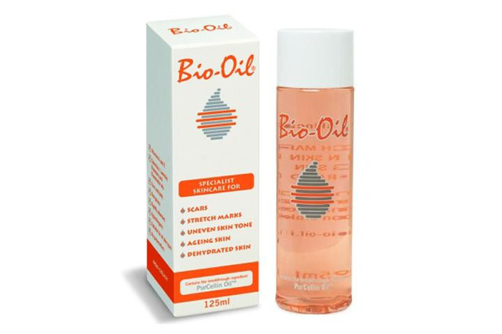 Er du plaget af strækmærker, acne ar, aldrende og tør hud? Nu kan du forbedre udseendet af disse markant med den specialiserede hudplejeolie Bio-Oil!5 