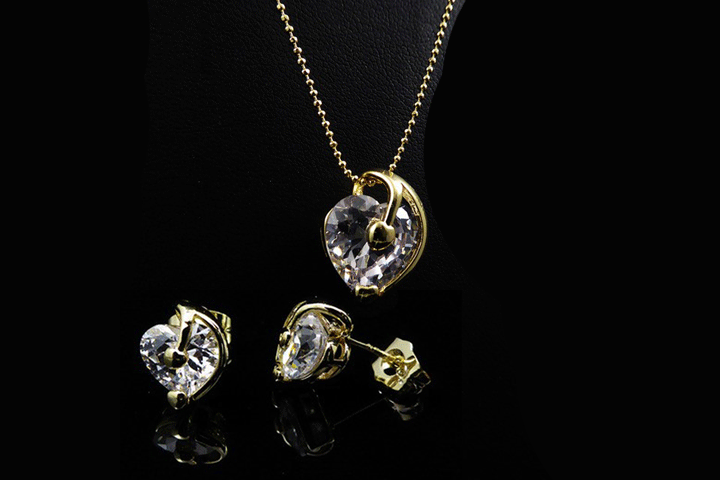 Smukt Queen diamond II guld smykkesæt med hjerter 1 