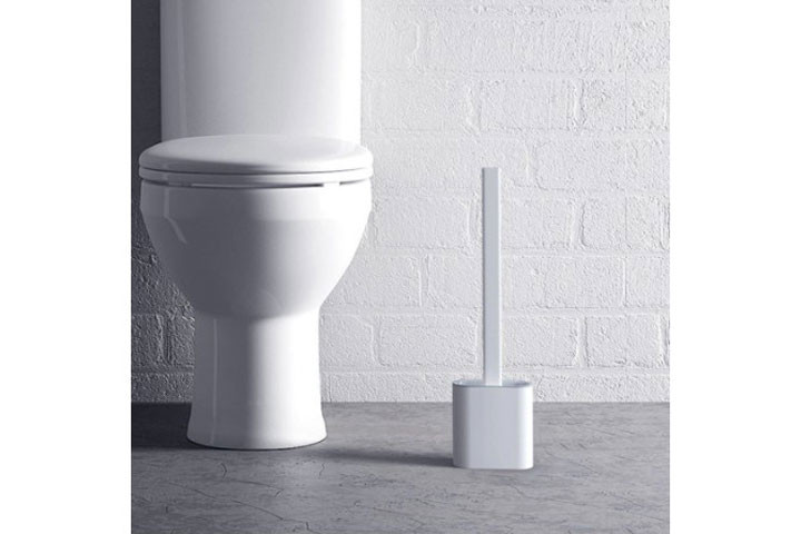 Toiletbørste med fladt børstehovede sikrer en grundig rengøring inde bag kanterne2 