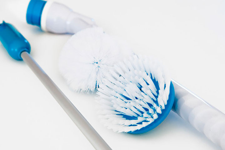  Tag din rengøring til nye højder med vores trådløse skrubbebørste på stang!3 